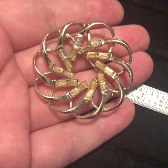 NWOT Beautiful Gold Tone Rhinestone Brooch - Picture 5 of 5